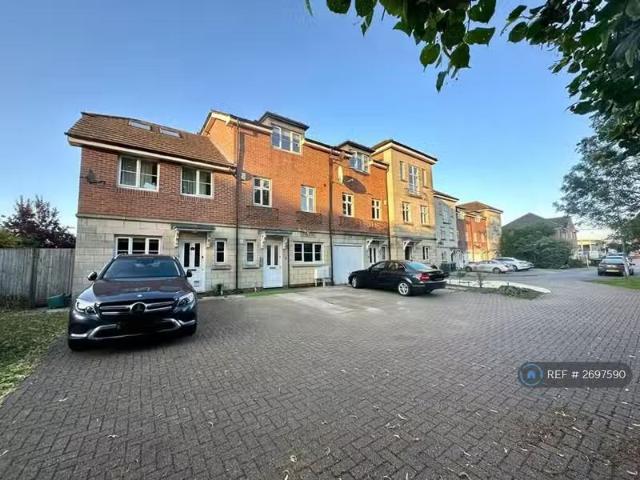 House for rent in Worcester Park, Greater London