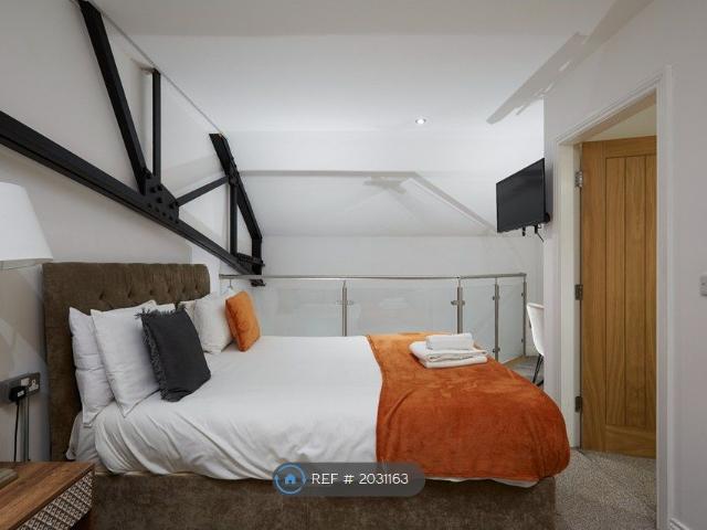Studio for rent in Lascelles Hall, Fenay Bridge