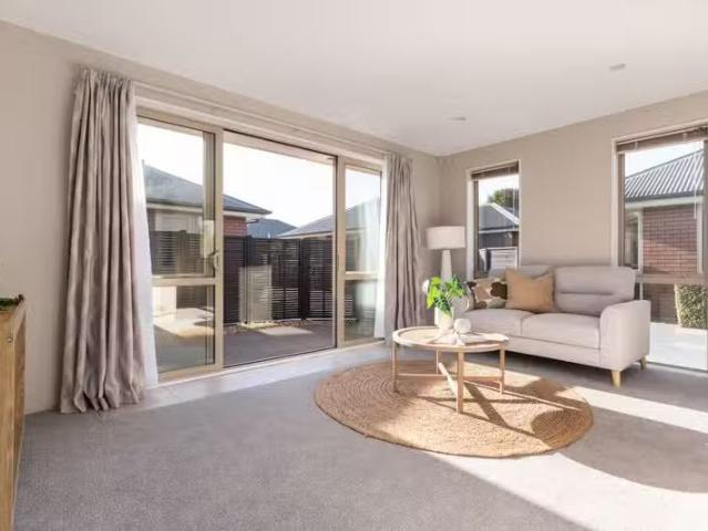 House for rent in Chaslands, Canterbury