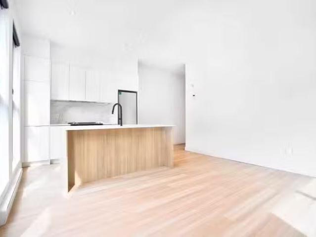 Condo for rent in St. Leonard's, Quebec