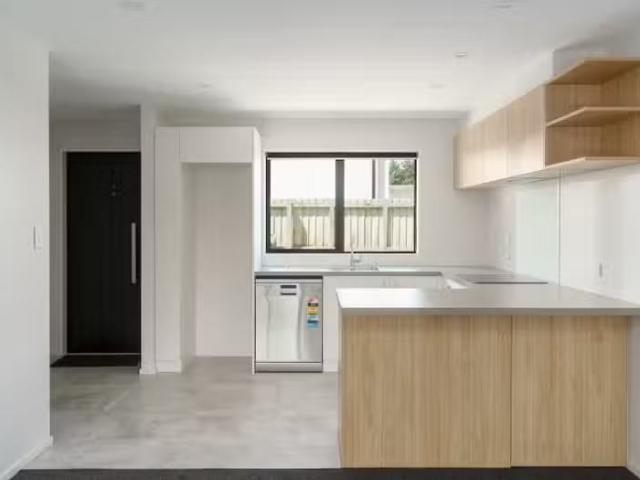 House for rent in Chaslands, Canterbury