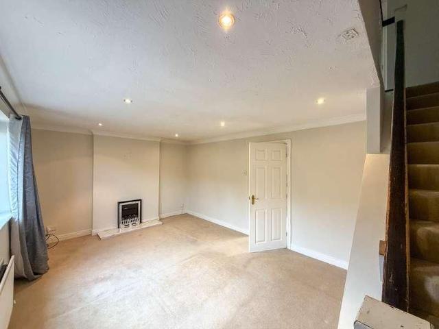 Townhouse for rent in Holme Valley, Netherthong