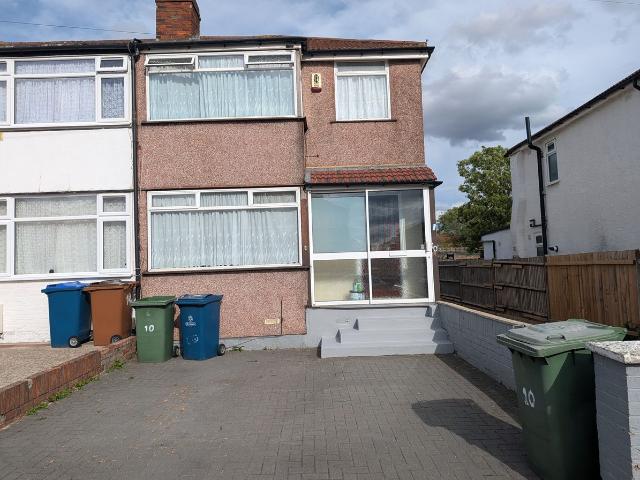 House for rent in Queensbury, Greater London