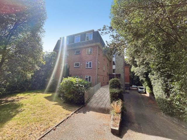 Apartment for rent in Lansdowne, Charminster