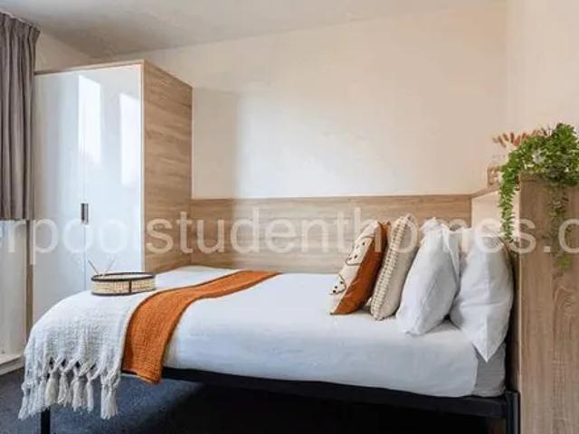 Room for rent in Chinatown, Calderstones