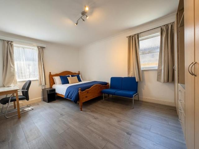 Apartment for rent in Mapesbury, Greater London
