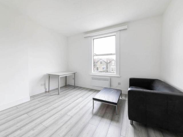 Apartment for rent in Mapesbury, Greater London