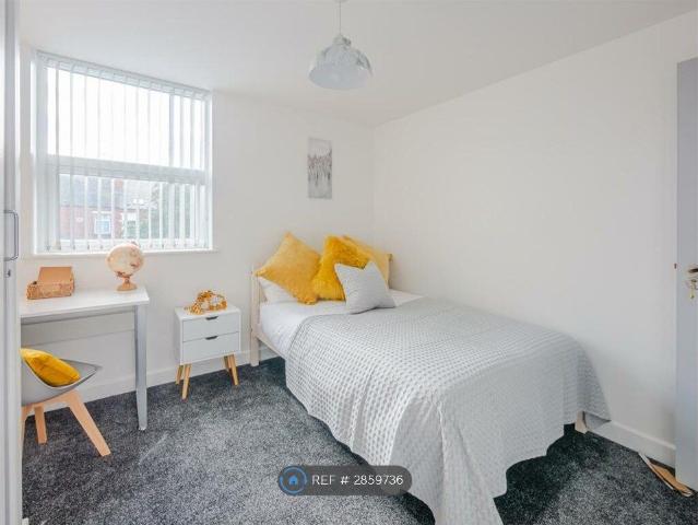 Room for rent in Ball Hill, West Midlands