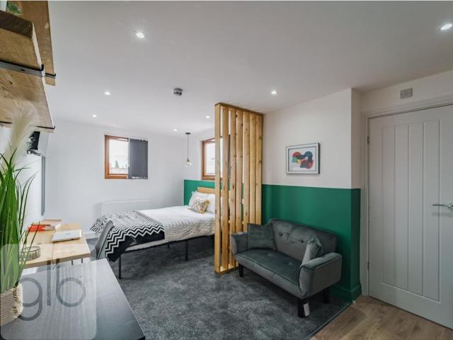 Room for rent in Ball Hill, West Midlands