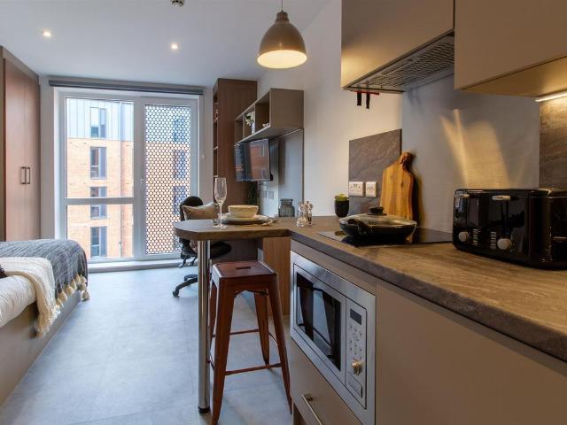 Studio for rent in Stokes Croft, Feckenham