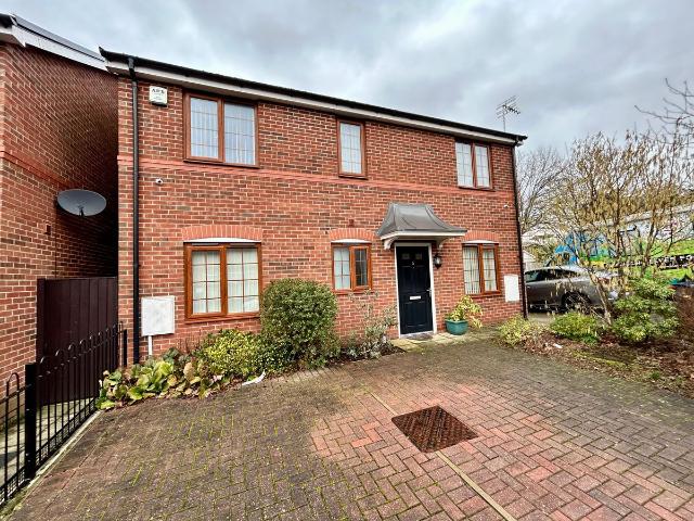 House for rent in Calderstones