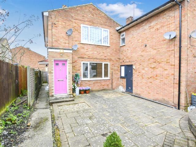 House for rent in Navestock Side, Essex