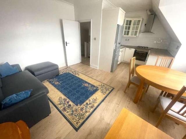 Apartment for rent in Burnt Oak, Greater London