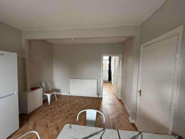 Apartment for rent in Burnt Oak, Greater London