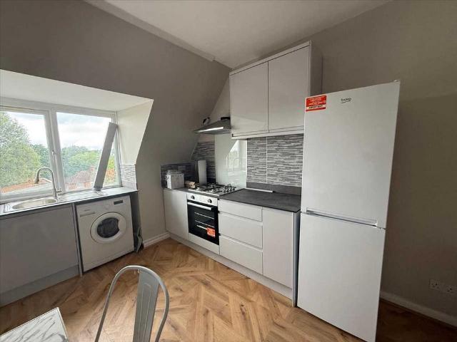 Apartment for rent in Burnt Oak, Greater London
