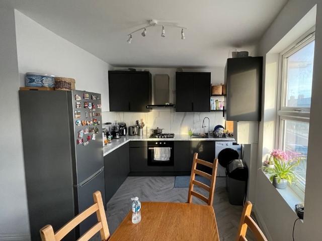 Apartment for rent in Burnt Oak, Greater London