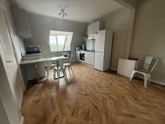 Apartment for rent in Burnt Oak, Greater London