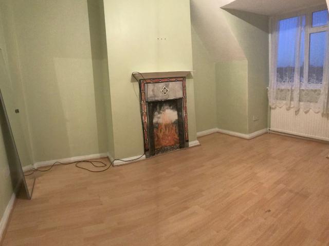 Apartment for rent in Burnt Oak, Greater London