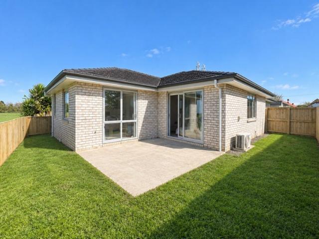 Apartment for rent in Deanwell, Hamilton City