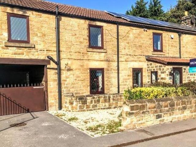 House for sale in Mapplewell, South Yorkshire