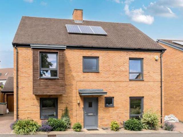 House for sale in Uxbridge, Greater London
