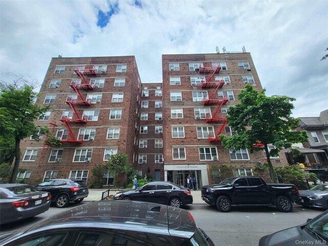 Property for sale in The Bronx, Arverne