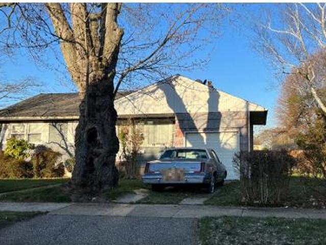 House for sale in Uniondale