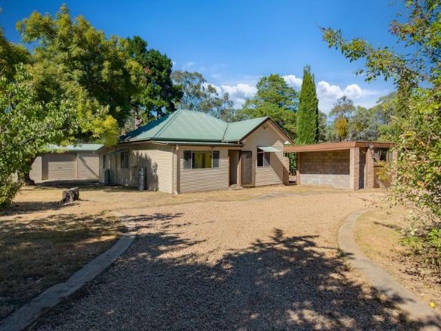 Cottage for sale in Abington, New South Wales