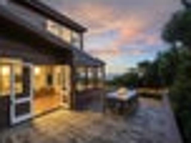 House for sale in Oratia
