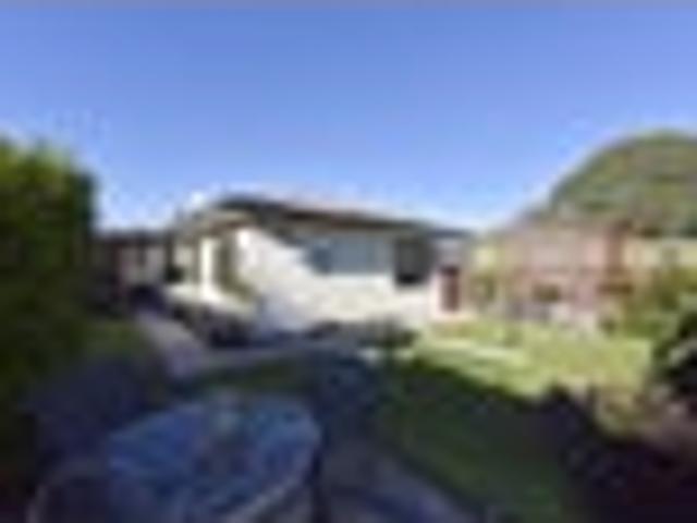 Townhouse for sale in Chaslands, Canterbury