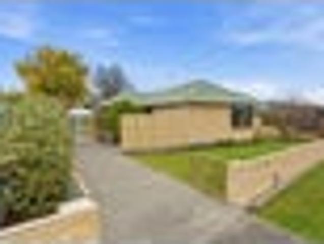 House for sale in Chaslands, Canterbury
