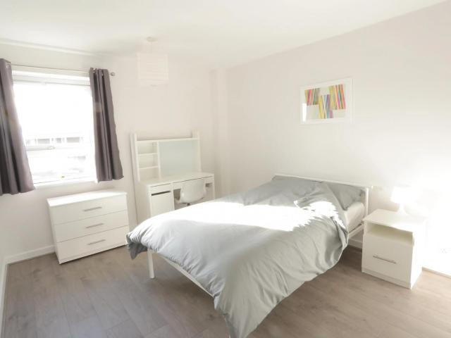Room for rent in Poplar Grove, Greater London