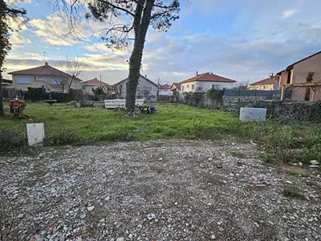 Terrain vente à France métropolitaine, Décines-charpieu