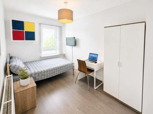 Room for rent in Brownfields, Greater London