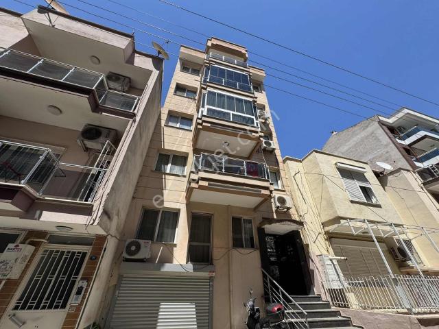 Dedebaşı Mahallesi, Karşıyaka içerisinde satılık mülk