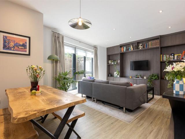 Apartment for rent in North Sheen, Greater London