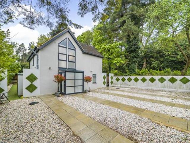 House for sale in Heol-las, Surrey