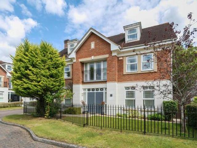 House for sale in Heol-las, Surrey