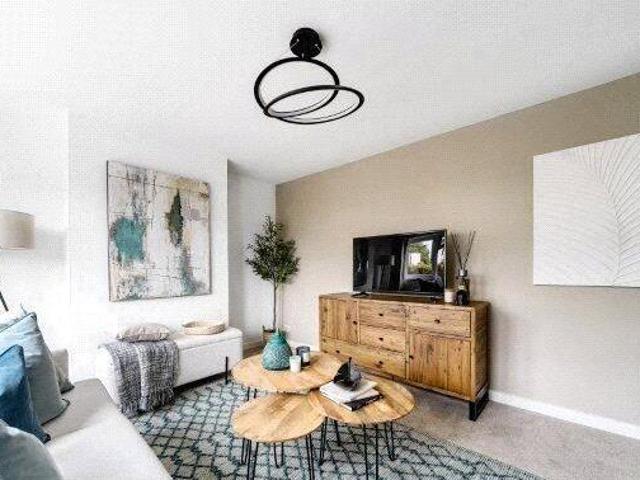 House for rent in Heol-las, Surrey