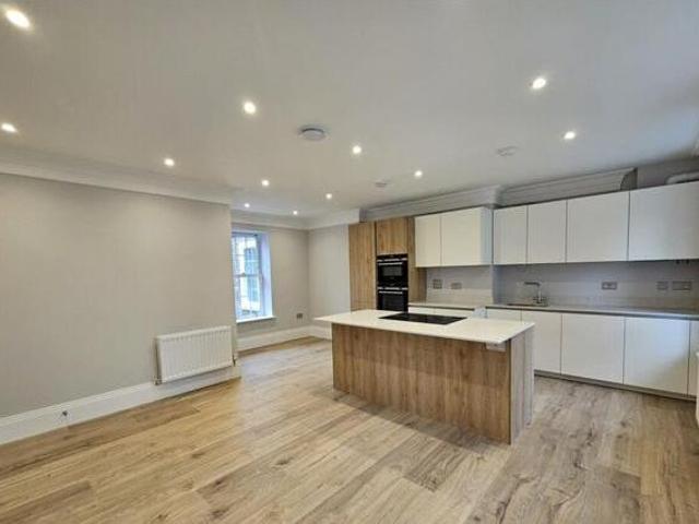 House for sale in Heol-las, Surrey