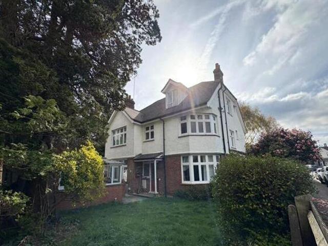 House for sale in Heol-las, Surrey