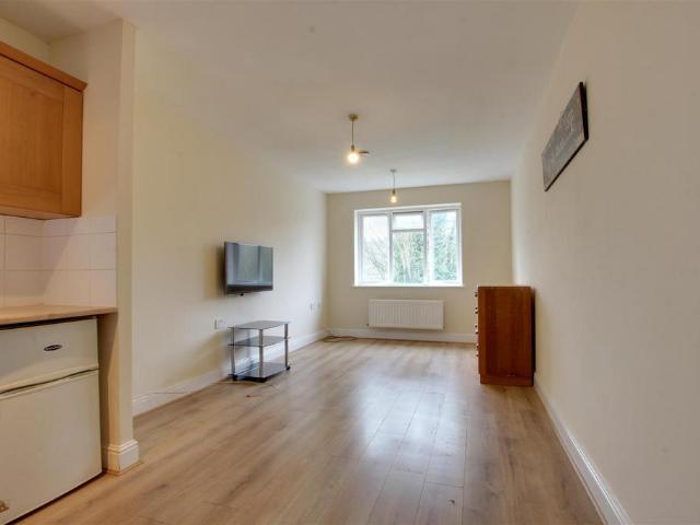 Apartment for rent in Winchmore Hill, Greater London