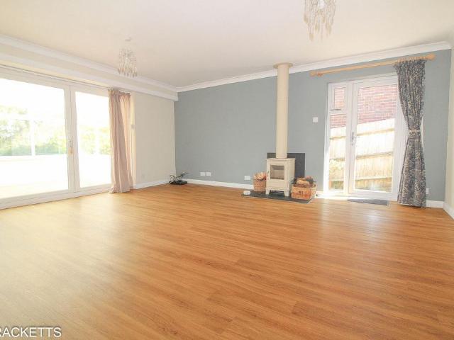 House for rent in Sparrows Green, Wealden