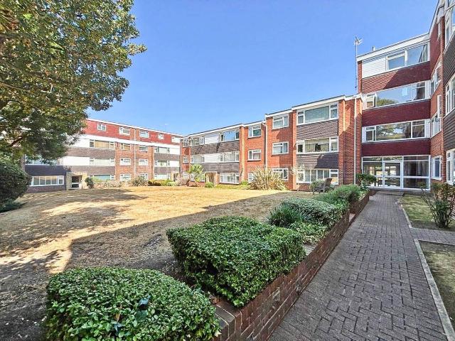 Apartment for rent in Norbiton, Greater London