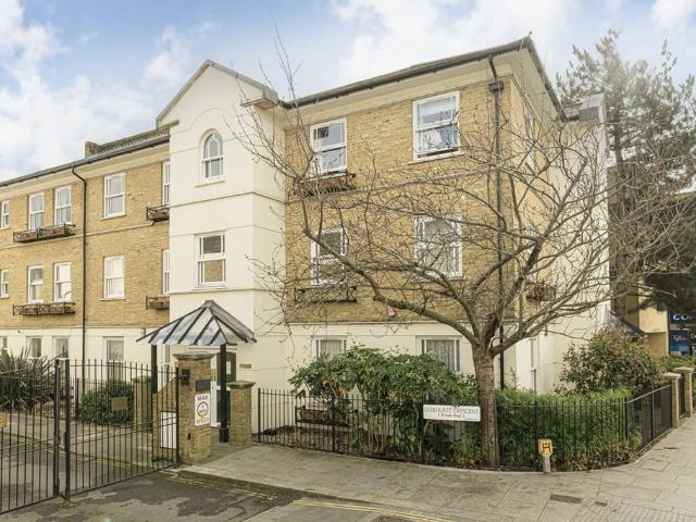 Apartment for rent in Hampton Hill, Greater London