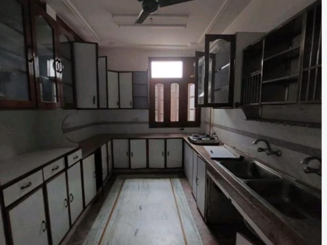 Flat for rent in Deri