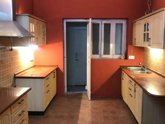 Villa for rent in Deri