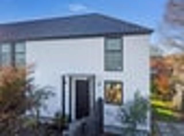 Townhouse for sale in Chaslands, Canterbury