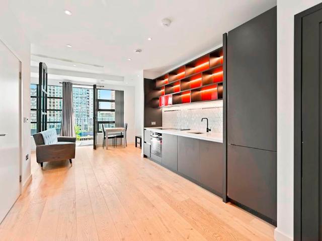 Studio for rent in London City Island, Blackwall