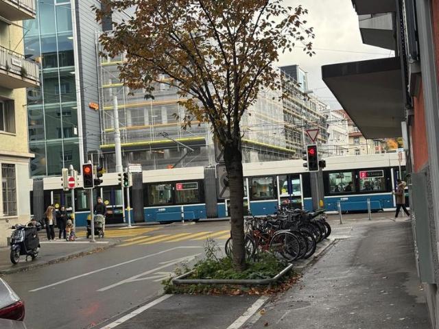 Haus mieten in Einigen, Zürich